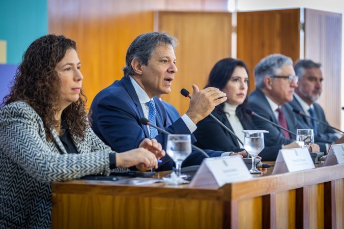 Imagem de Haddad coloca mercado em ‘xeque’ após dólar disparar com anúncio sobre isenção do IR