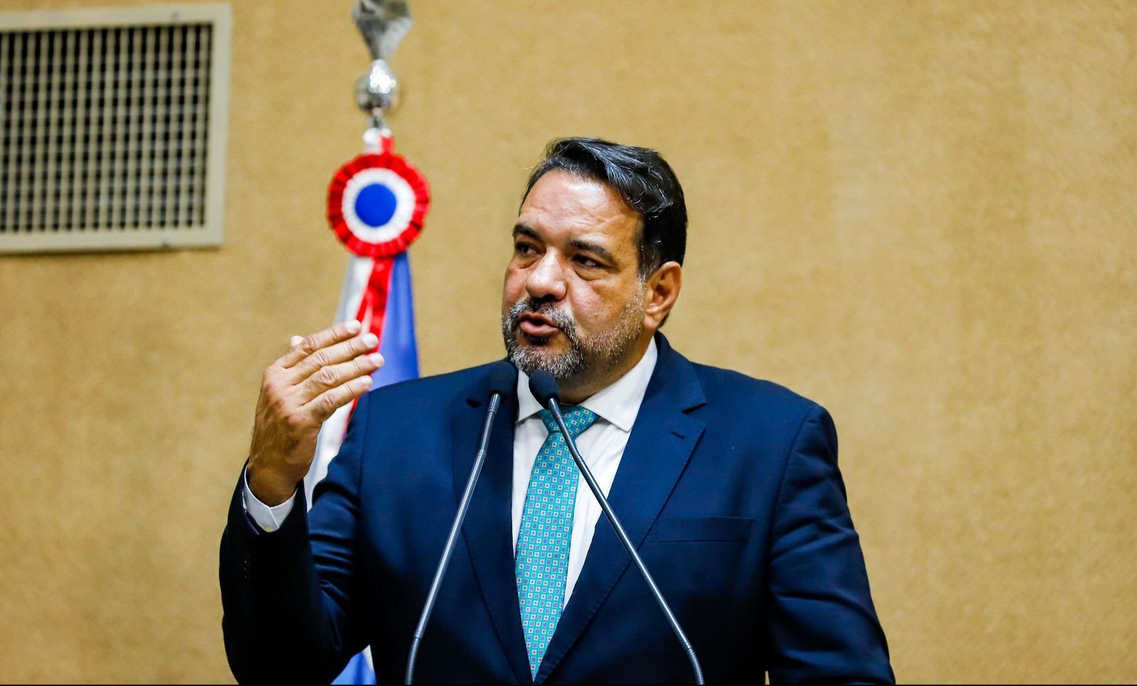 Imagem de Alan Sanches questiona atraso de salário a médicos do Estado: “Como pode ter R$ 26 bilhões em empréstimos e não pagar?