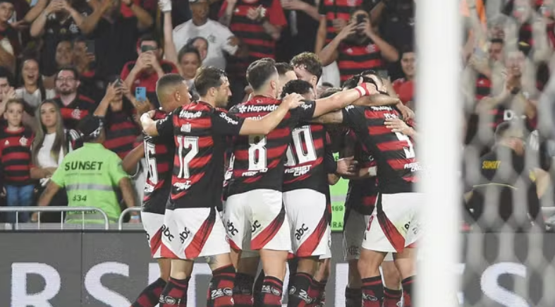 Imagem de Flamengo atropela o Vitória e impõe a maior goleada da era dos pontos corridos do Brasileirão