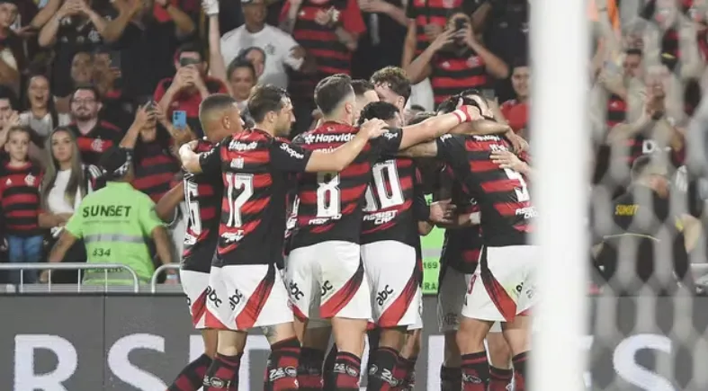 Imagem de Flamengo atropela o Vitória e impõe a maior goleada da era dos pontos corridos do Brasileirão