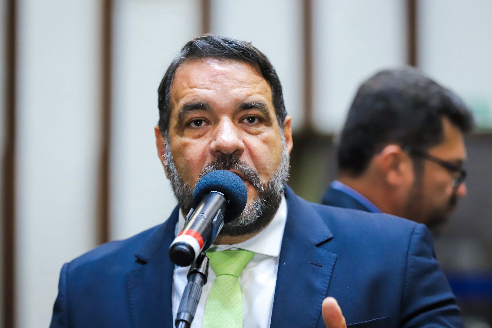 Imagem de “Enquanto o governo não faz a ponte Salvador-Itaparica, ACM Neto segue construindo pontes para 2026”, provoca Alan Sanches ao celebrar reaproximação com Roberta Roma