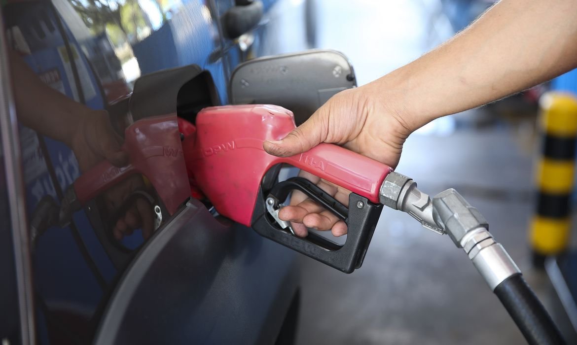 Imagem de Receita confirma reoneração de gasolina e etanol no fim do mês