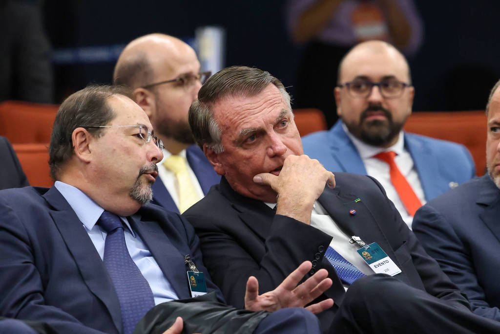 Imagem de STF torna Bolsonaro e outros sete réus por tentativa de golpe