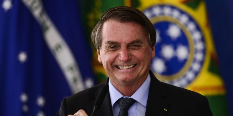 Imagem de Bolsonaro diz que pretende voltar ao Brasil ‘nas próximas semanas’
