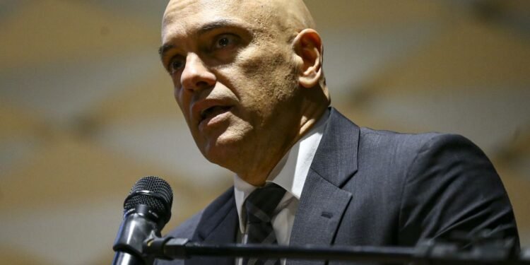 Imagem de Moraes concede liberdade provisória a 46 envolvidos nos atos do 8 de janeiro