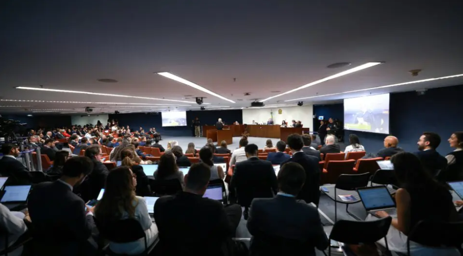 Imagem de Bolsonaro não irá ao segundo dia de julgamento; defesa alega saúde fragilizada