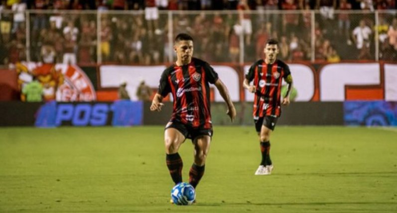 Imagem de Com gol no fim, Vitória vence o CRB e mantém liderança