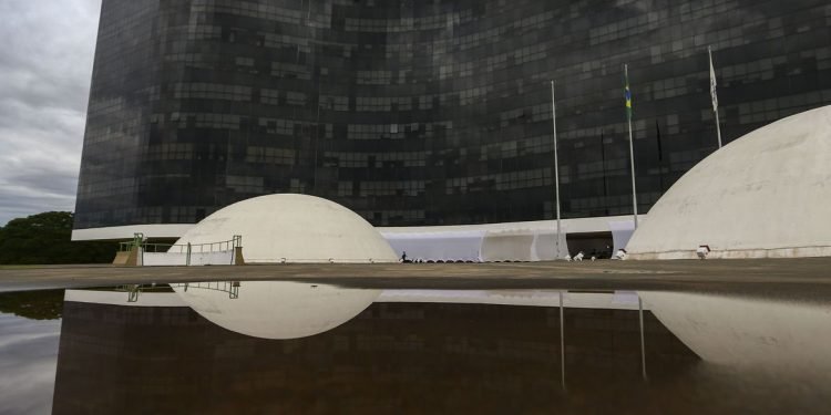 Imagem de Lula escolheu Floriano de Azevedo Marques e André Ramos Tavares para o TSE, diz Moraes