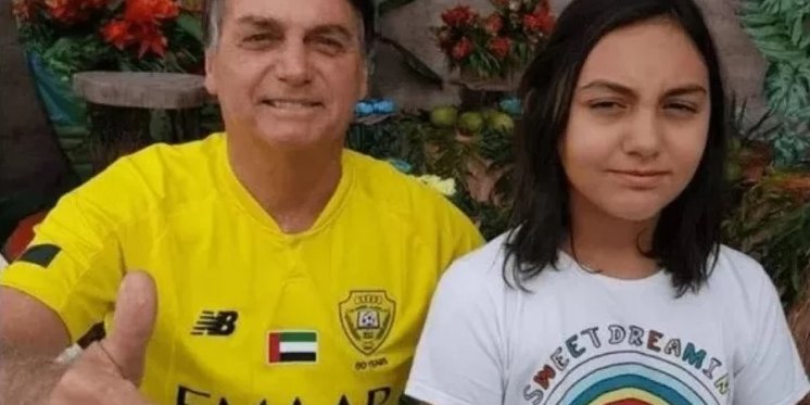 Imagem de PSOL aciona MPF para obrigar Bolsonaro a vacinar a filha contra a Covid