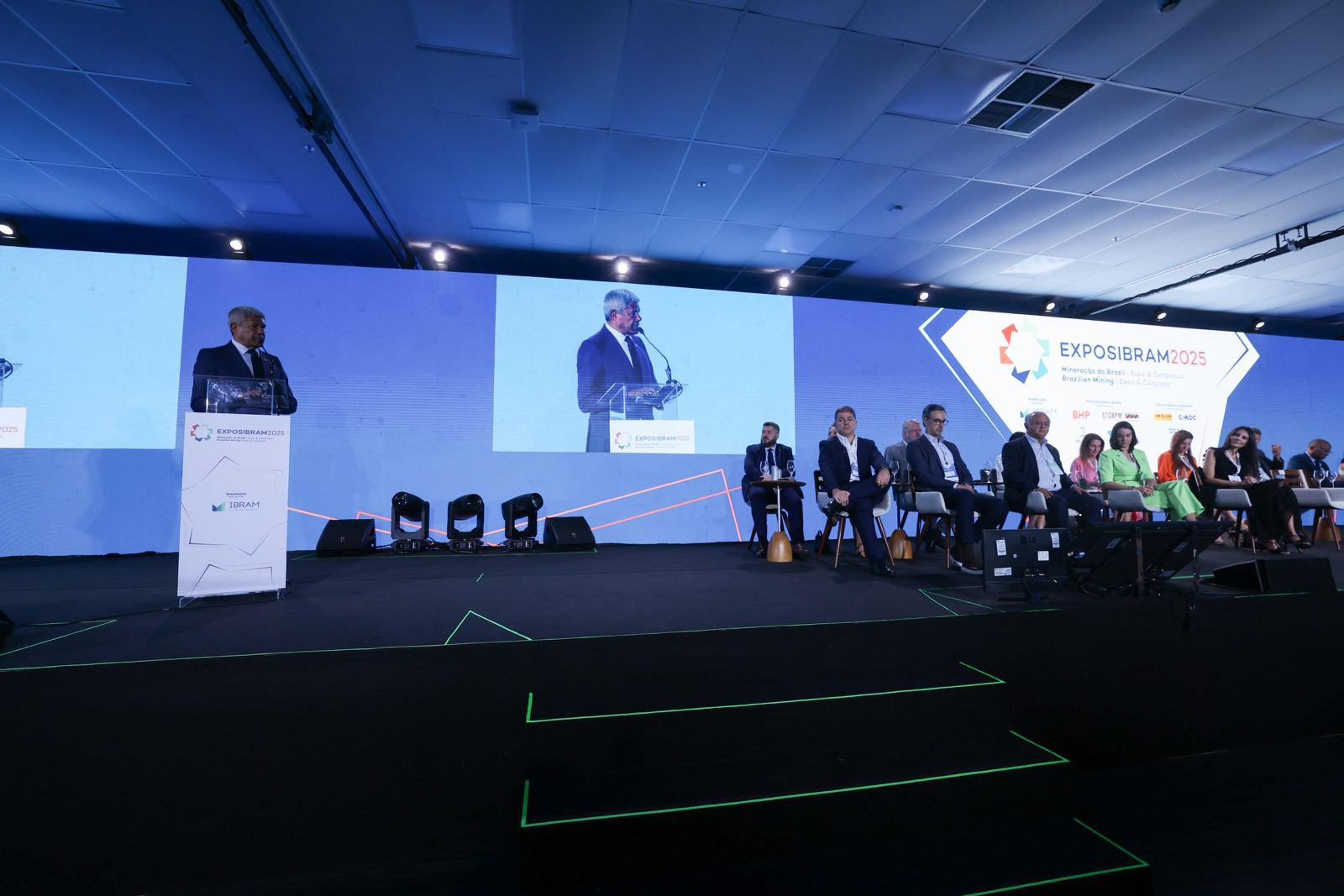 Imagem de Governador Jerônimo autoriza concursos para contratação de 890 novos servidores estaduais