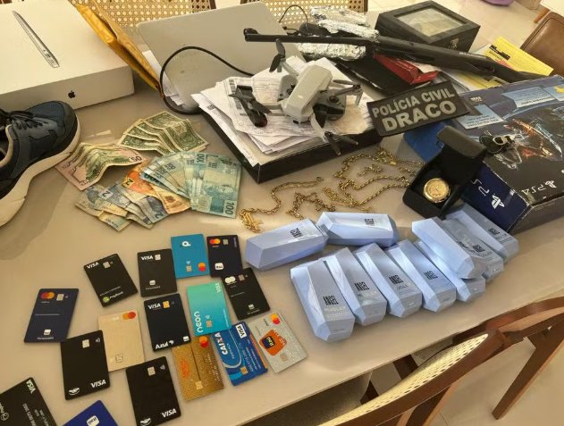 Imagem de Influenciadores baianos, casal de rifeiros e policiais são presos em operação contra lavagem de dinheiro por meio de rifas ilegais