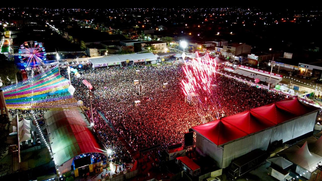 Imagem de Irecê: No embalo de Zé Neto & Cristiano e Cavaleiros do Forró, multidão vai ao delírio na Cidade do São João  