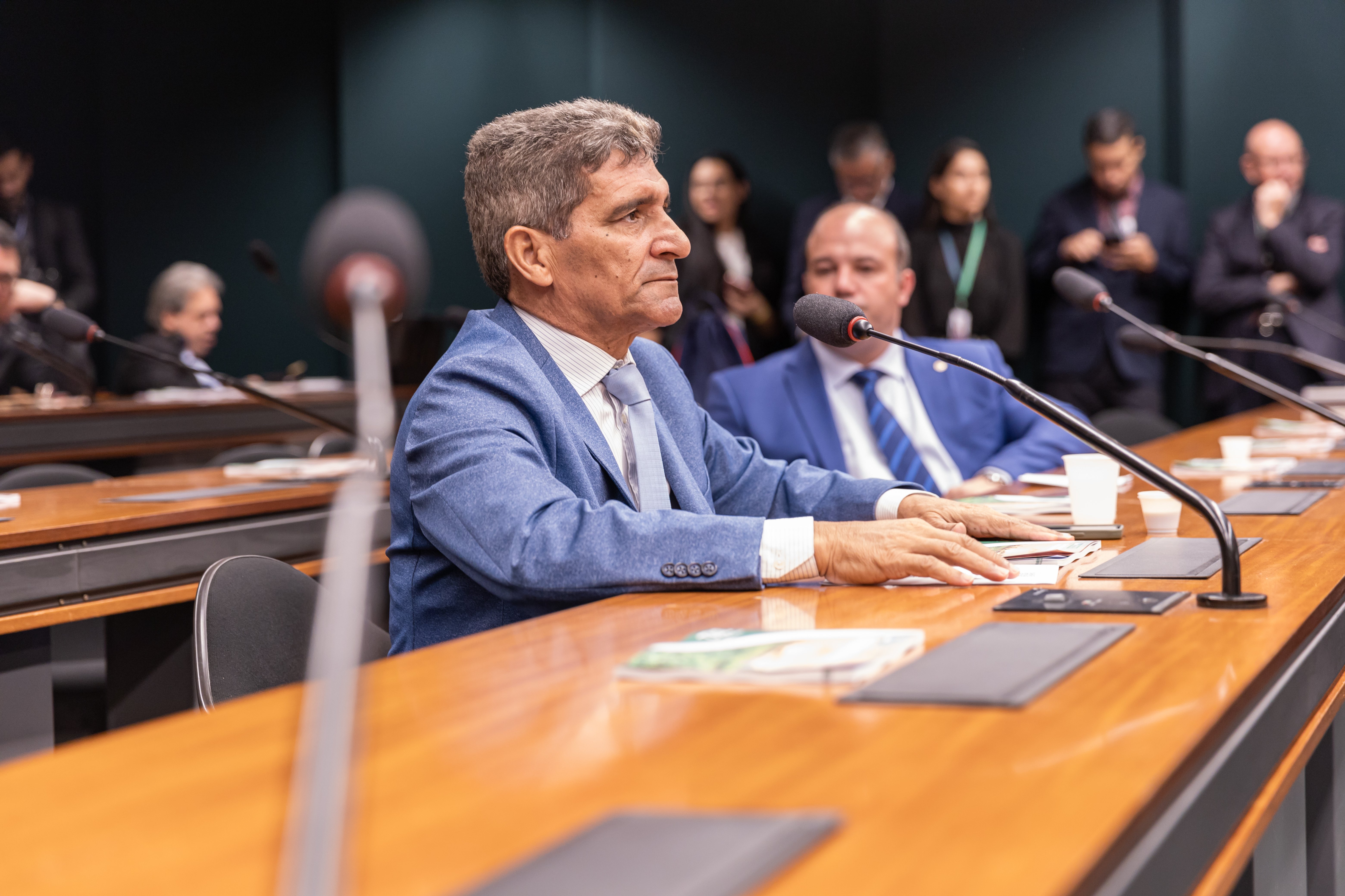 Imagem de Aprovado requerimento de Raimundo Costa para debater ampliação da oferta de pescado na merenda