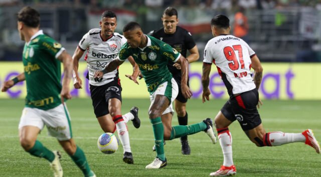 Imagem de Vitória surpreende o Palmeiras fora de casa e vence por 2 a 0