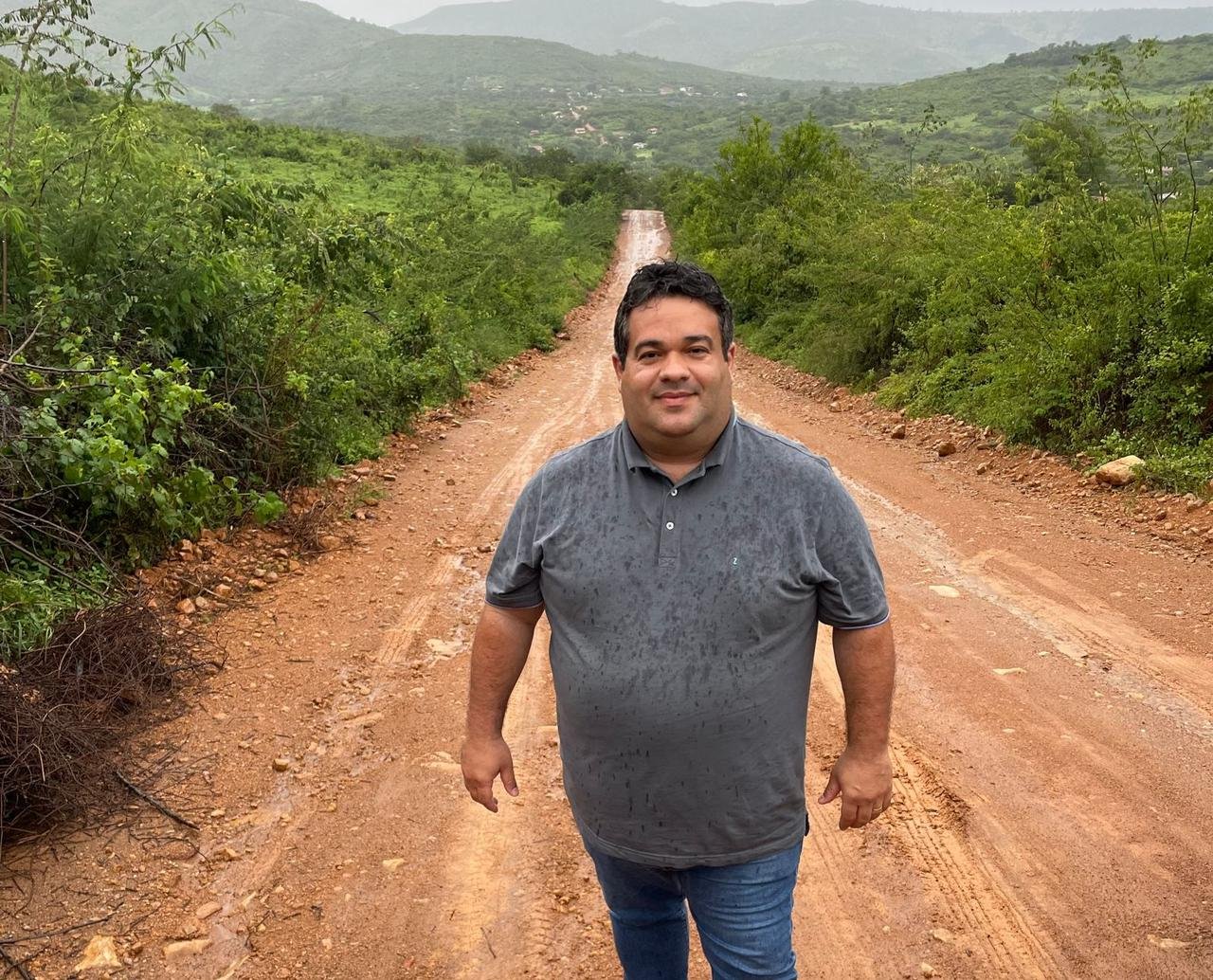 Imagem de Vitória da Conquista: vereador comemora autorização de licitação para asfaltamento da estrada de Bate-Pé