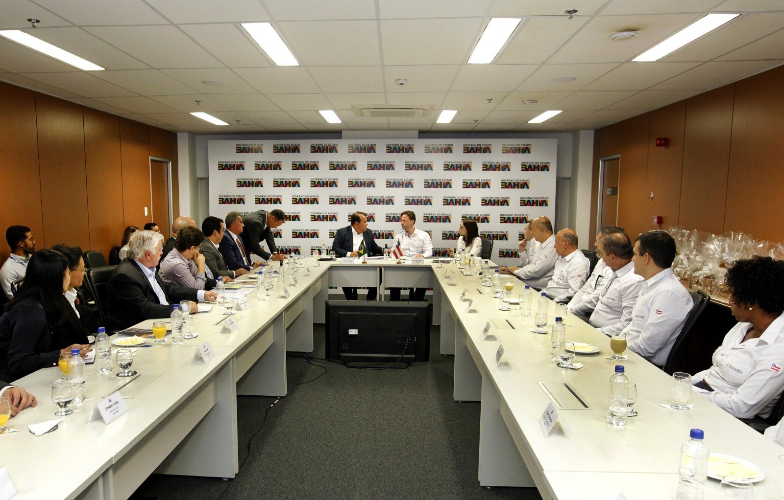 Imagem de Governo do Estado participa de anúncio de consórcio que executará obras da primeira etapa da Ferrovia Oeste-Leste