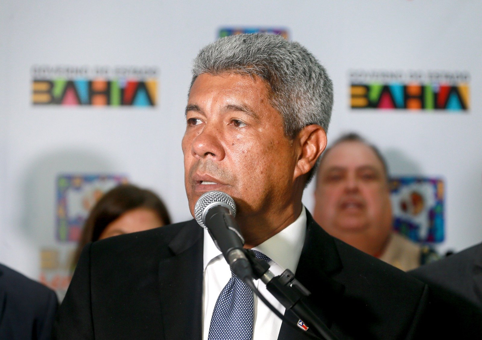 Imagem de Governador anuncia antecipação de salário de servidores para véspera do São João