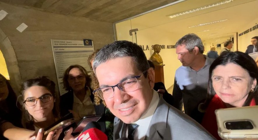 Imagem de Governo tenta usar piso da enfermagem para adiar instalação da CPMI