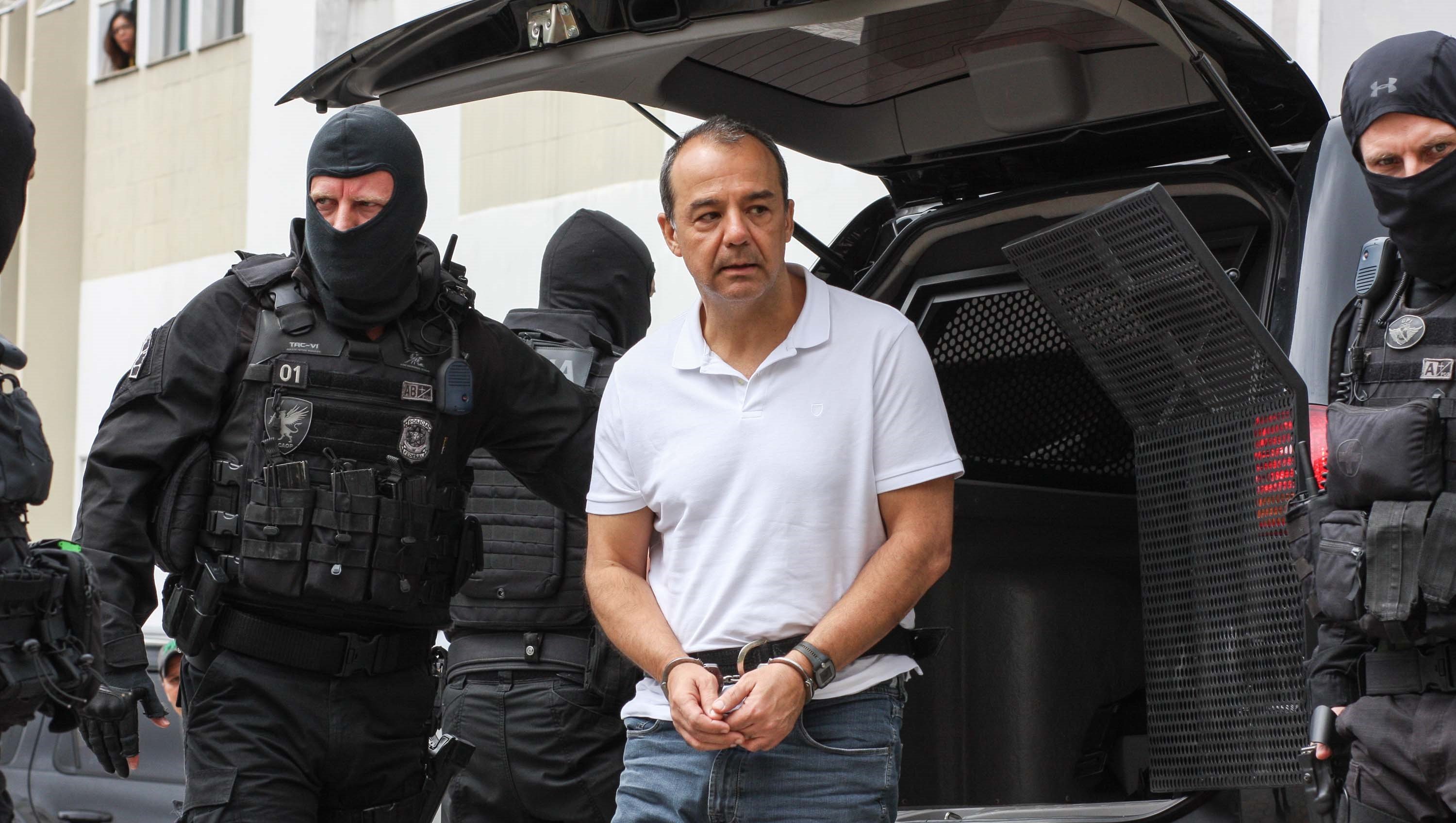 Imagem de Justiça libera Cabral de prisão domiciliar, mas ex-governador precisará usar tornozeleira