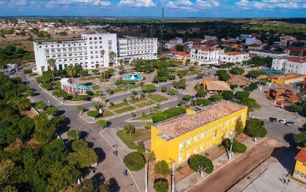 Imagem de Demissões e salários atrasados refletem crise das prefeituras baianas