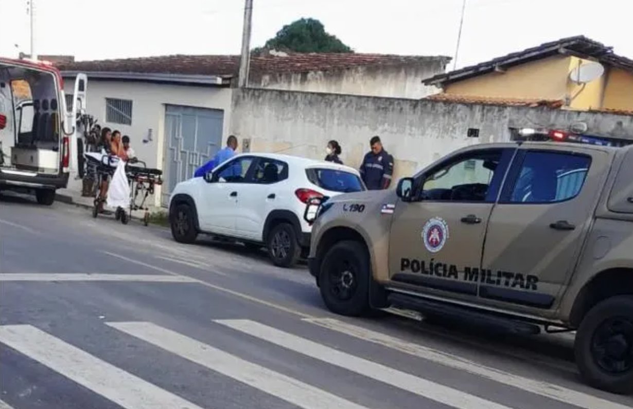 Imagem de Criança de 4 anos morre após ser esquecida pelo pai dentro do carro