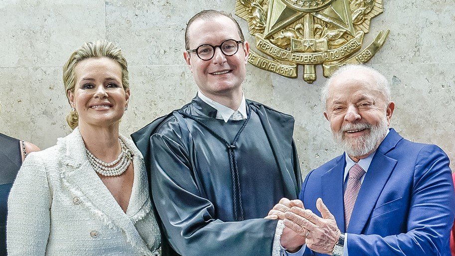 Imagem de Mulher de Zanin atua em 14 casos no STF; ministros discutem fim do impedimento em ações de parentes