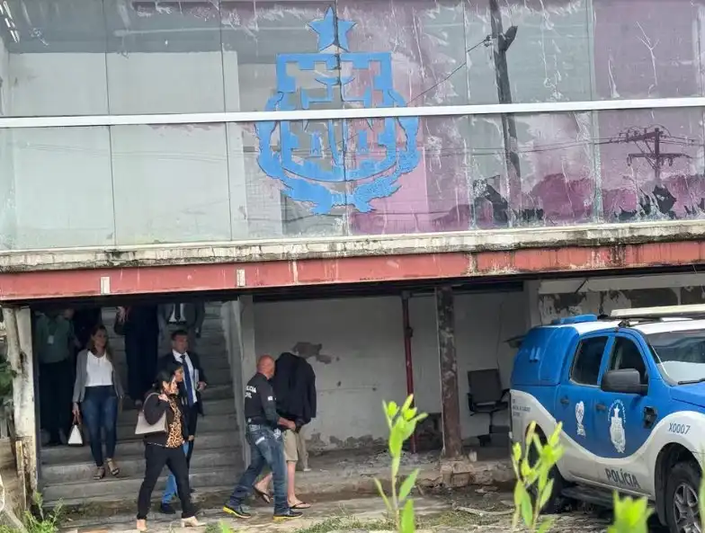 Imagem de Filho de vereadora suspeito de atropelar corredor em Salvador tem prisão mantida e é hostilizado ao deixar audiência de custódia