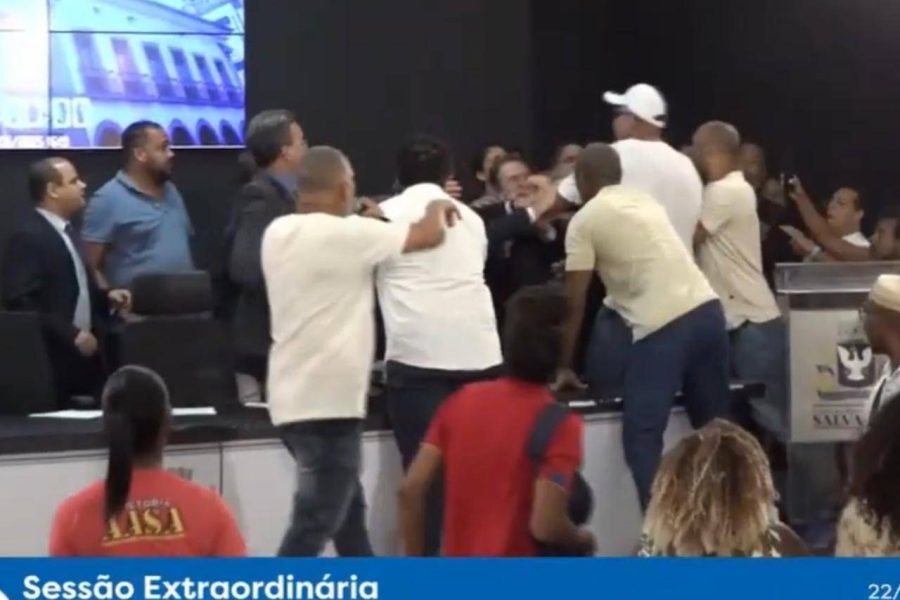 Imagem de Vereadores de Salvador são agredidos em confusão durante votação