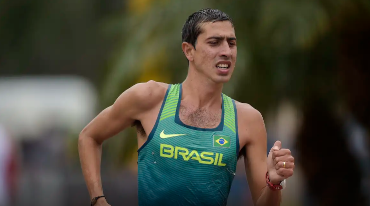 Imagem de Caio Bonfim é campeão mundial dos 20 km da marcha atlética em Tóquio