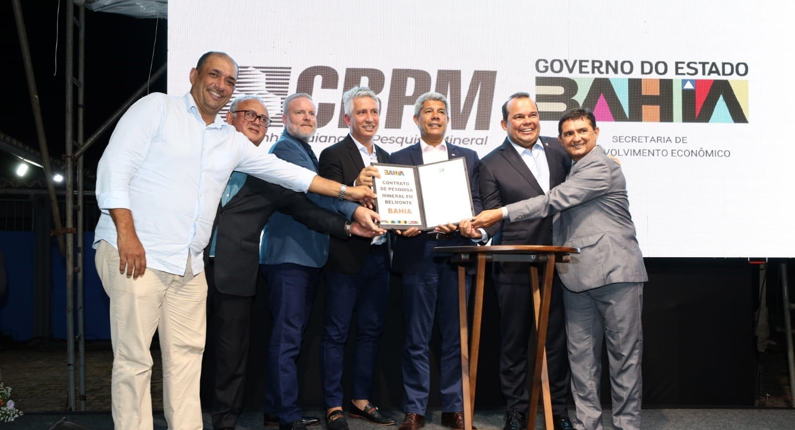 Imagem de Estado assina contrato com empresa canadense para dobrar produção de energia solar na Bahia