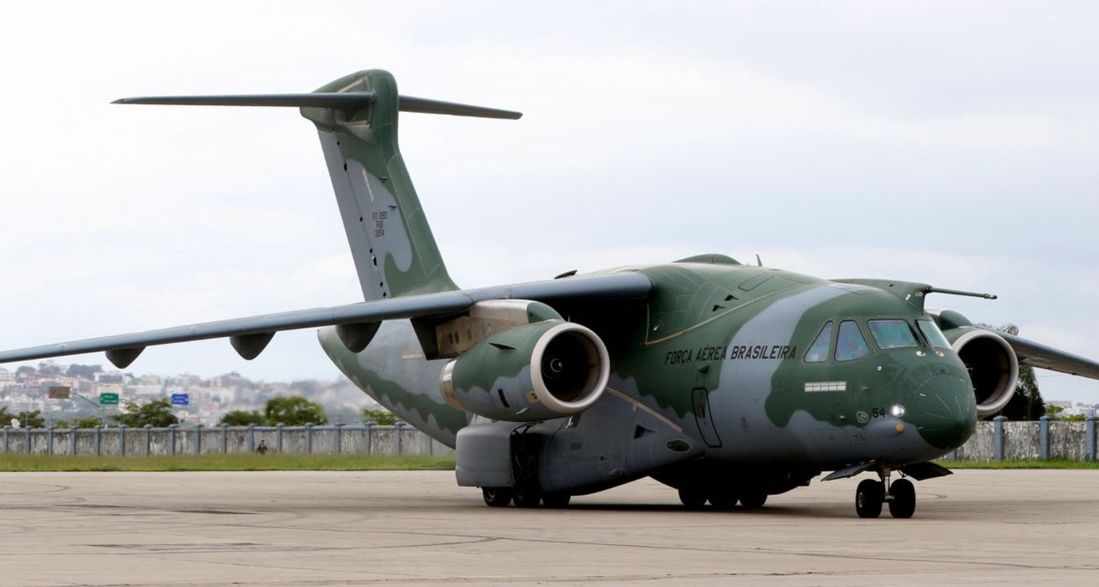 Imagem de FAB diz estar de prontidão para resgatar brasileiros no Oriente Médio