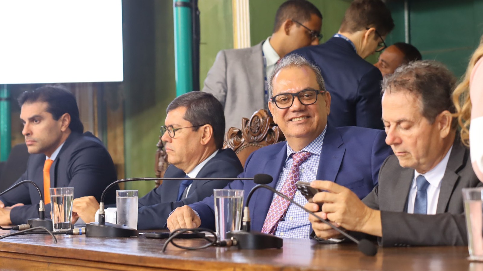 Imagem de Muniz promete barrar votação de projeto que pode ampliar gabarito na orla de Salvador