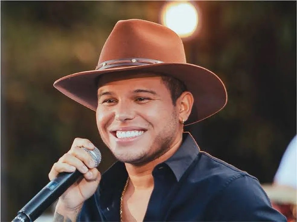 Imagem de Tierry sofre acidente e capota carro a caminho de show na Bahia