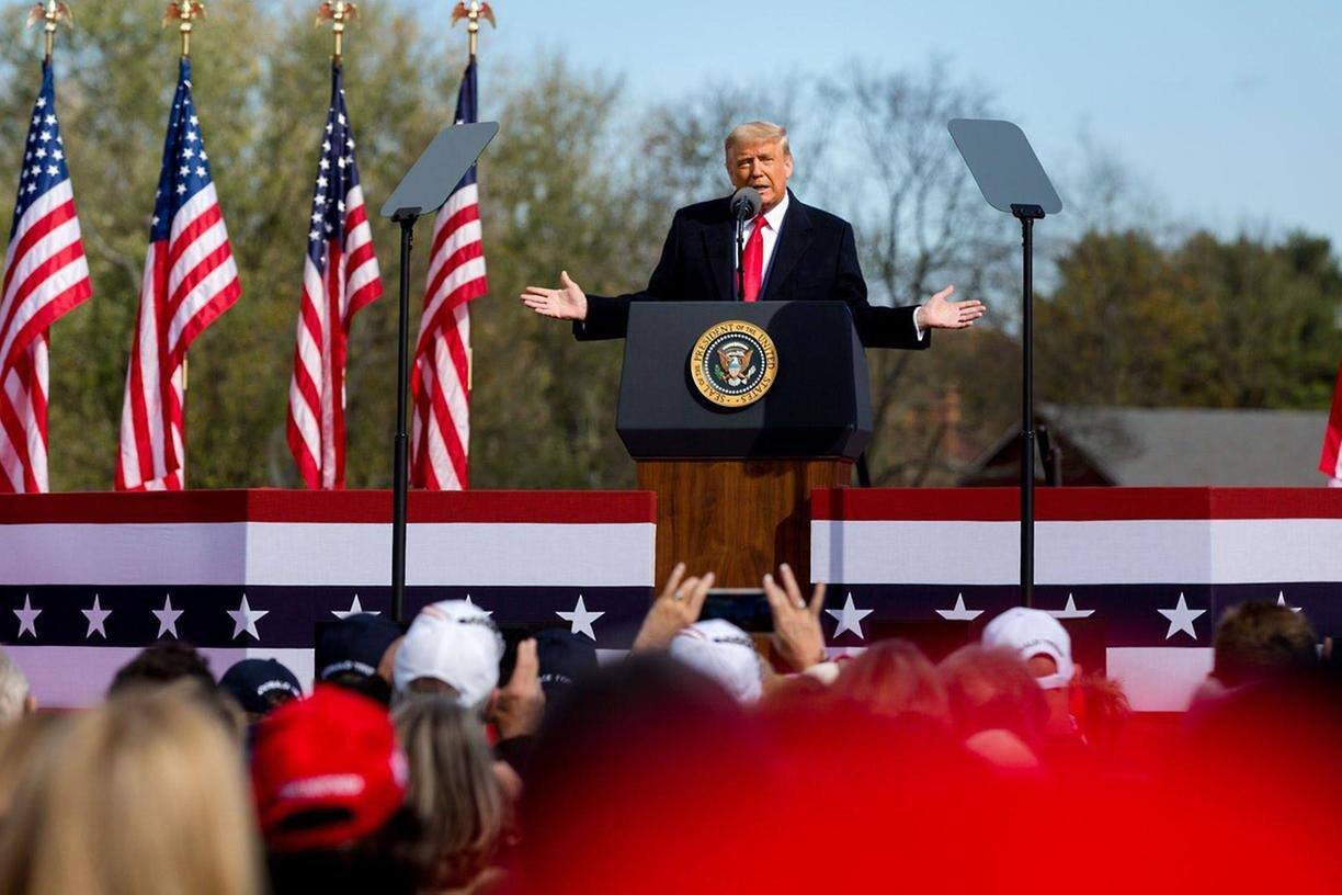 Imagem de Trump lidera corrida presidencial dos EUA em seis dos sete estados decisivos, revela pesquisa