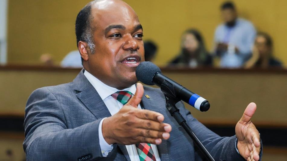 Imagem de Deputado Samuel Júnior cobra respostas da Justiça após apologia ao tráfico em show no Lollapalooza