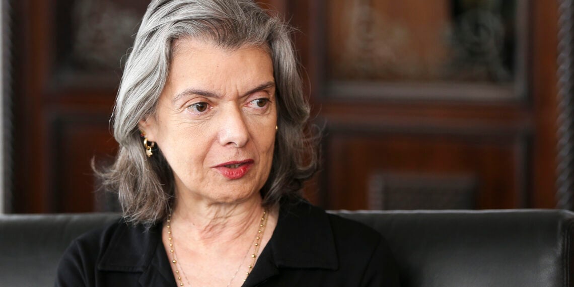Imagem de Carmén Lúcia cogita antecipar saída do STF, diz site