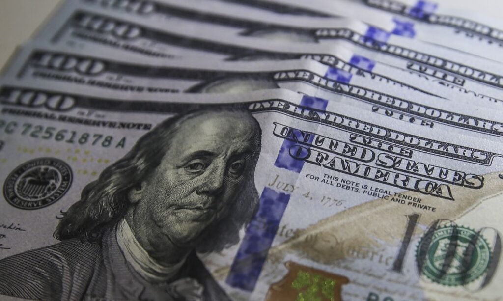 Imagem de Dólar sobe 0,83% e fecha o dia cotado a R$ 5,14