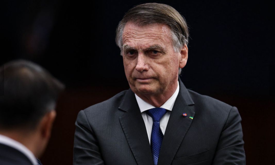 Imagem de Bolsonaro deixa prisão domiciliar para cirurgia dermatológica no DF