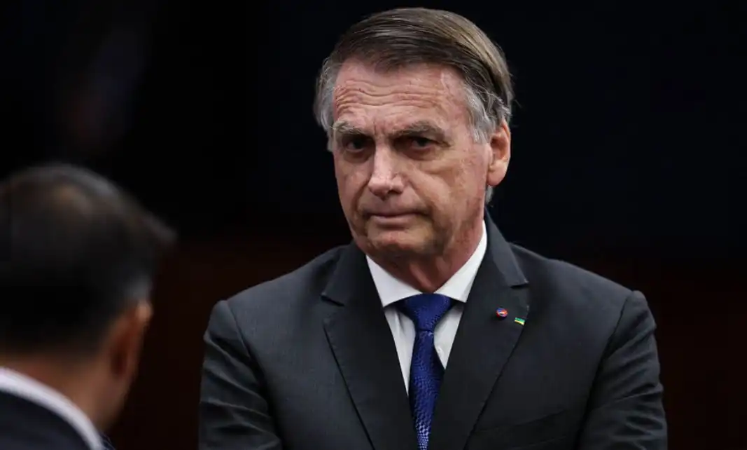 Imagem de Bolsonaro deixa prisão domiciliar para cirurgia dermatológica no DF