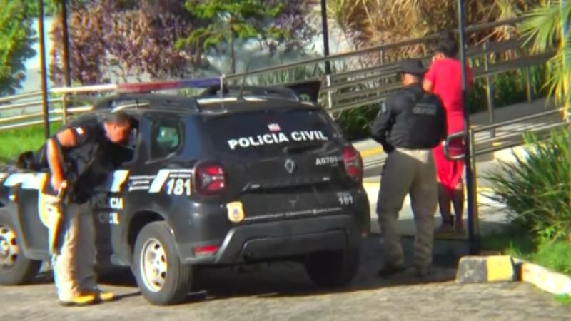 Imagem de Suspeitos são presos e mulher é conduzida em ofensiva policial que mira facções em Salvador