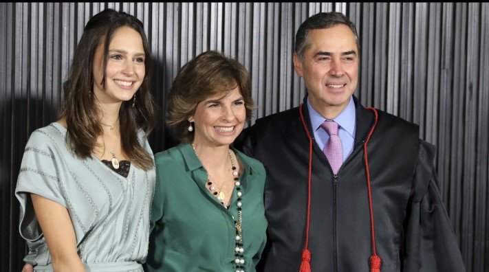 Imagem de Mulher do ministro Luís Roberto Barroso morre aos 54 anos