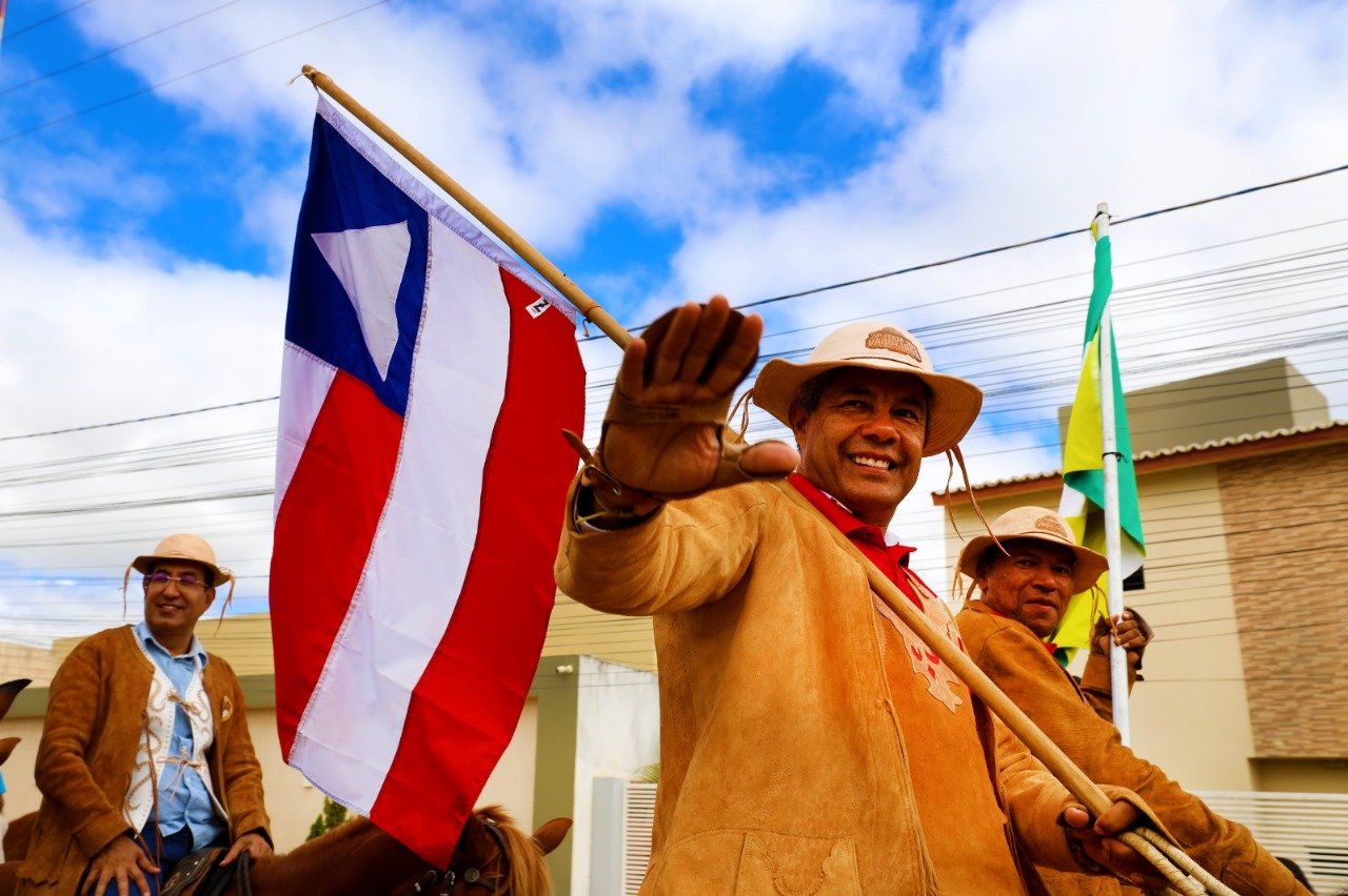 Imagem de Em Curaçá, governador prestigia tradicional Festa dos Vaqueiros e anuncia novos investimentos para o município