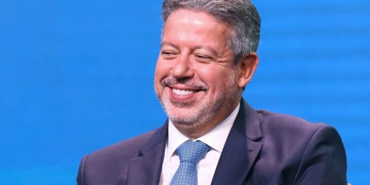 Imagem de Arthur Lira quer que a votação da reforma tributária seja histórica