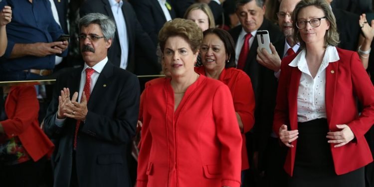 Imagem de PSDB vai à Justiça contra Governo Lula por chamar impeachment de Dilma de ‘golpe’