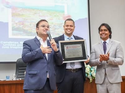 Imagem de No aniversário da cidade, Cacá Leão recebe título de Cidadão Candeense 