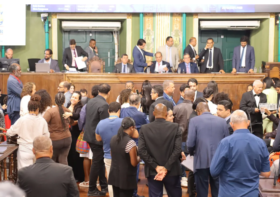 Imagem de Sob protestos da oposição, Câmara aprova quatro projetos do Executivo