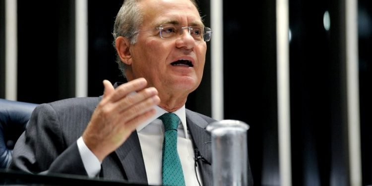 Imagem de Renan Calheiros defende extradição de Bolsonaro