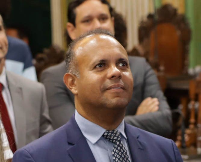 Imagem de Líder do Governo na Câmara, Kiki Bispo chama criação de secretaria para a Ponte Salvador/Itaparica de "vencida jogada eleitoral"