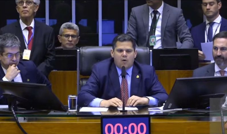 Imagem de Após meses de atraso, Orçamento de 2025 é aprovado com corte no Bolsa Família