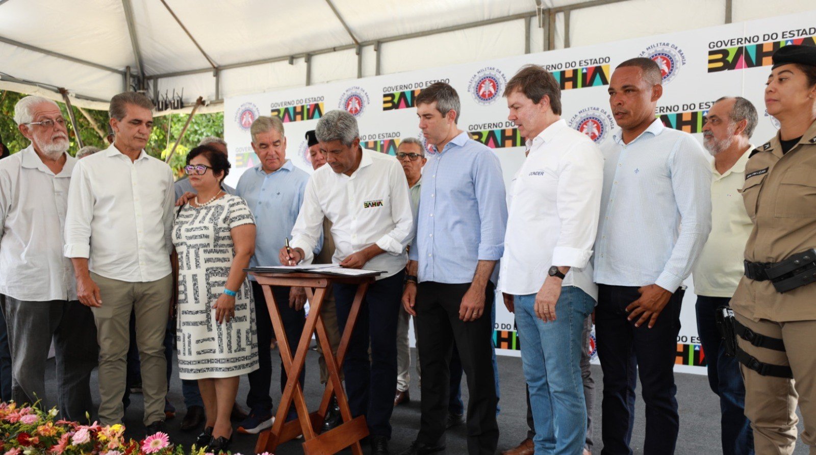 Imagem de Jerônimo sanciona Lei que cria a Companhia de Mediação de Conflitos Agrários e Urbanos, da Polícia Militar